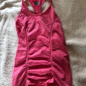 Athela Top - Very Flattering